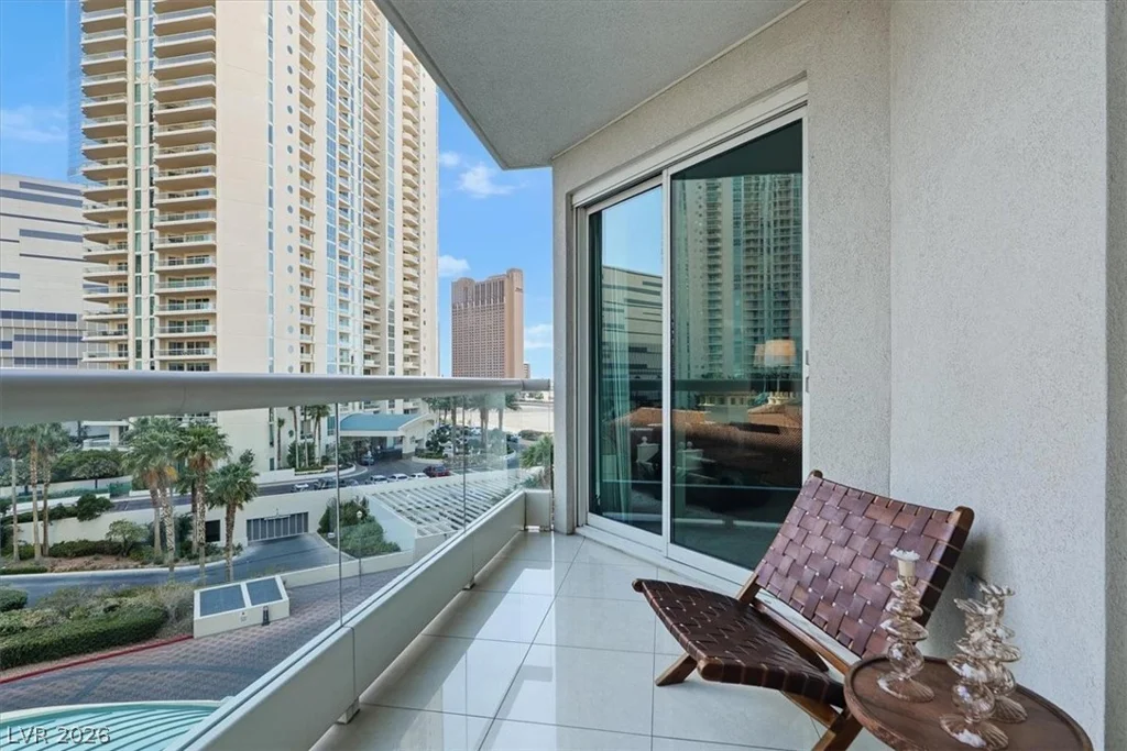 2777 Paradise, Las Vegas, NV 89109