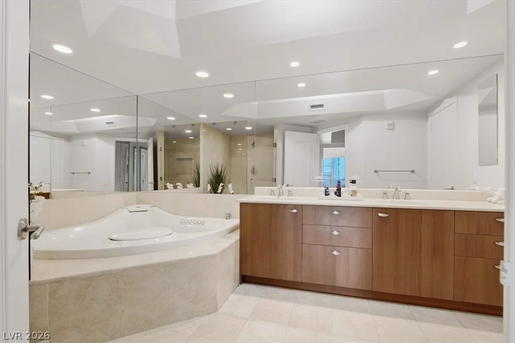 2777 Paradise, Las Vegas, NV 89109
