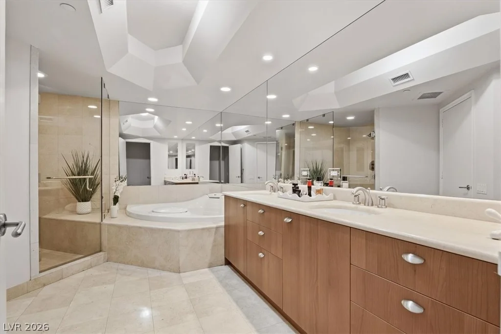 2777 Paradise, Las Vegas, NV 89109
