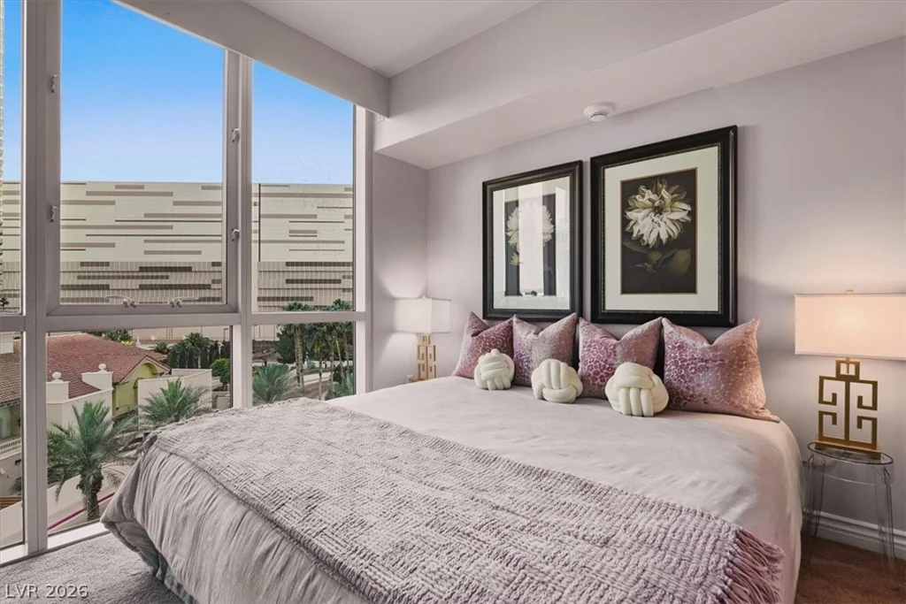 2777 Paradise, Las Vegas, NV 89109