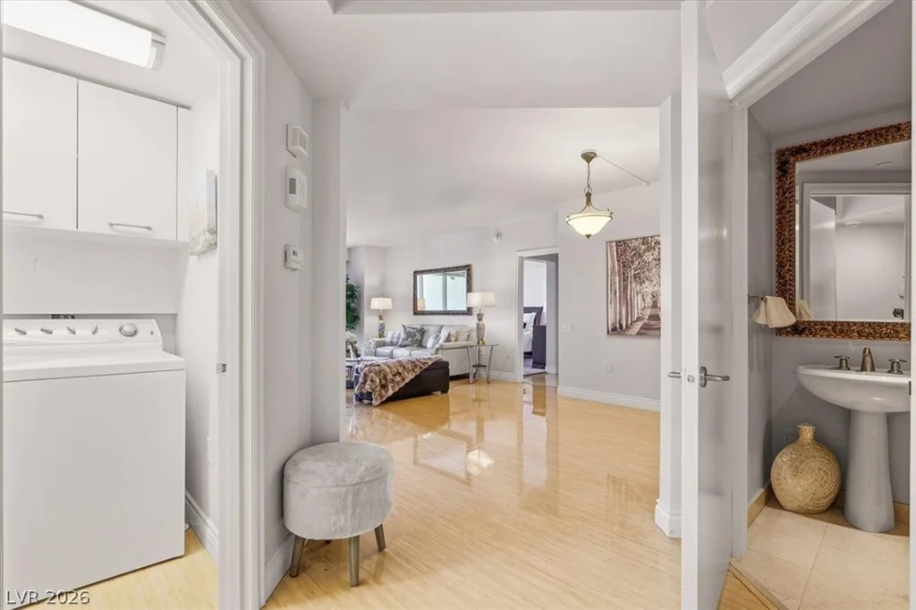 2777 Paradise, Las Vegas, NV 89109