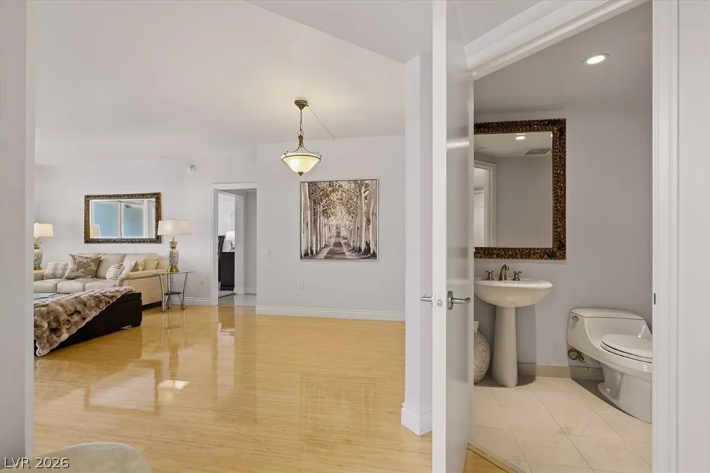 2777 Paradise, Las Vegas, NV 89109