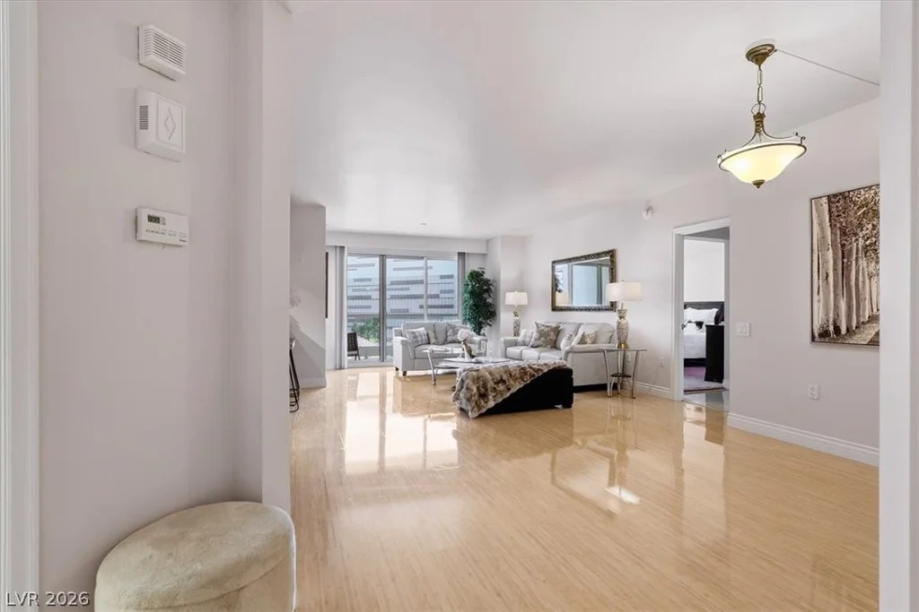 2777 Paradise, Las Vegas, NV 89109