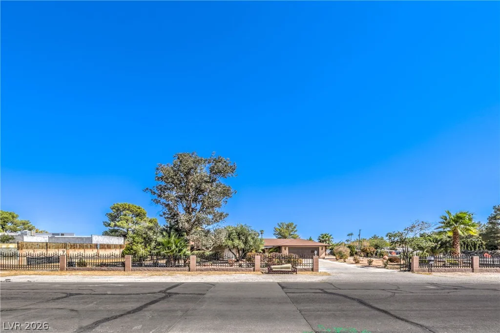 2880 Red Rock, Las Vegas, NV 89146