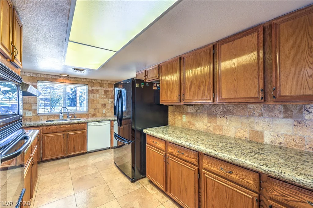 2880 Red Rock, Las Vegas, NV 89146