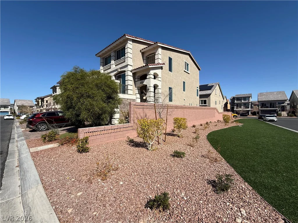 7068 Parrot Bay, Las Vegas, NV 89118