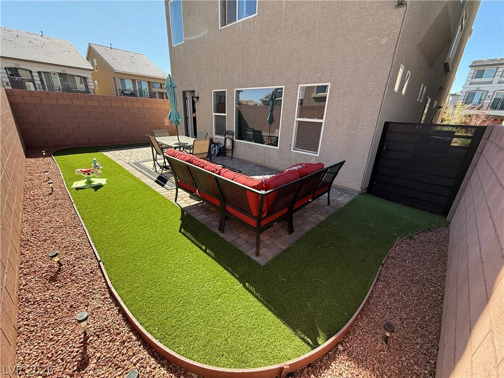 7068 Parrot Bay, Las Vegas, NV 89118