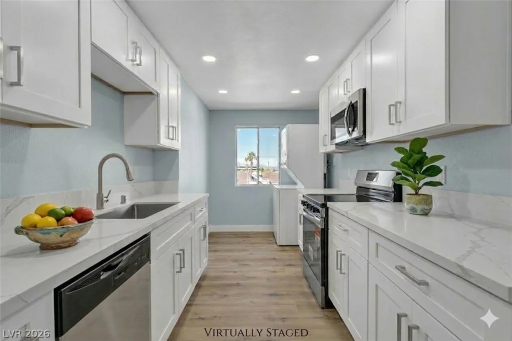 725 Royal Crest, Las Vegas, NV 89169