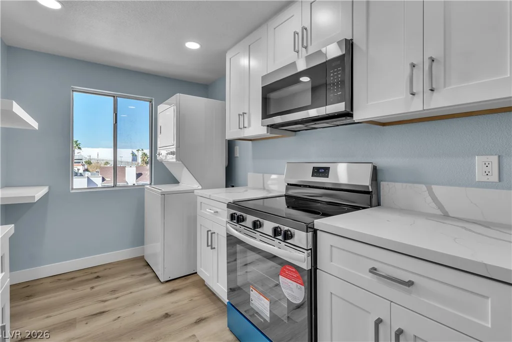 725 Royal Crest, Las Vegas, NV 89169