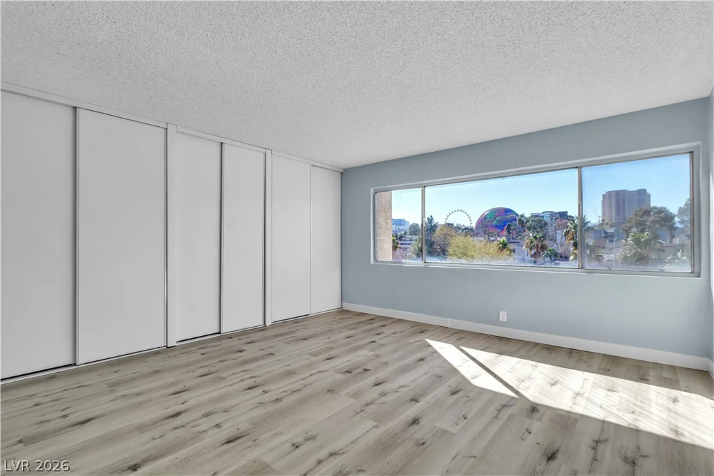725 Royal Crest, Las Vegas, NV 89169