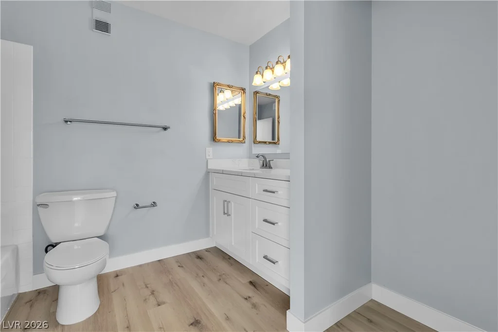 725 Royal Crest, Las Vegas, NV 89169