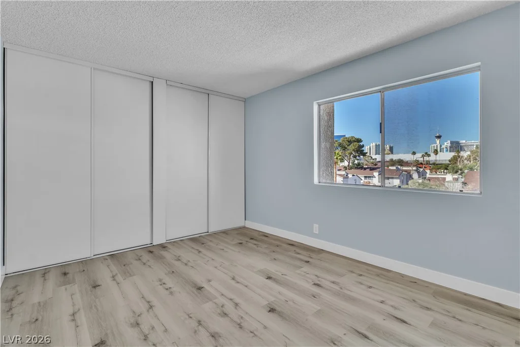 725 Royal Crest, Las Vegas, NV 89169