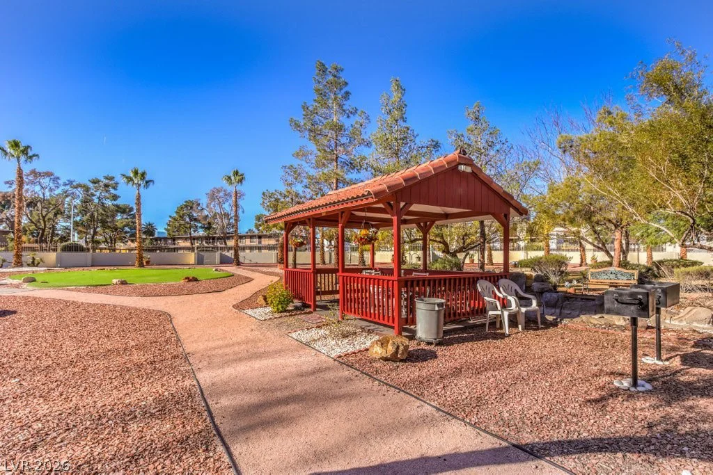 725 Royal Crest, Las Vegas, NV 89169