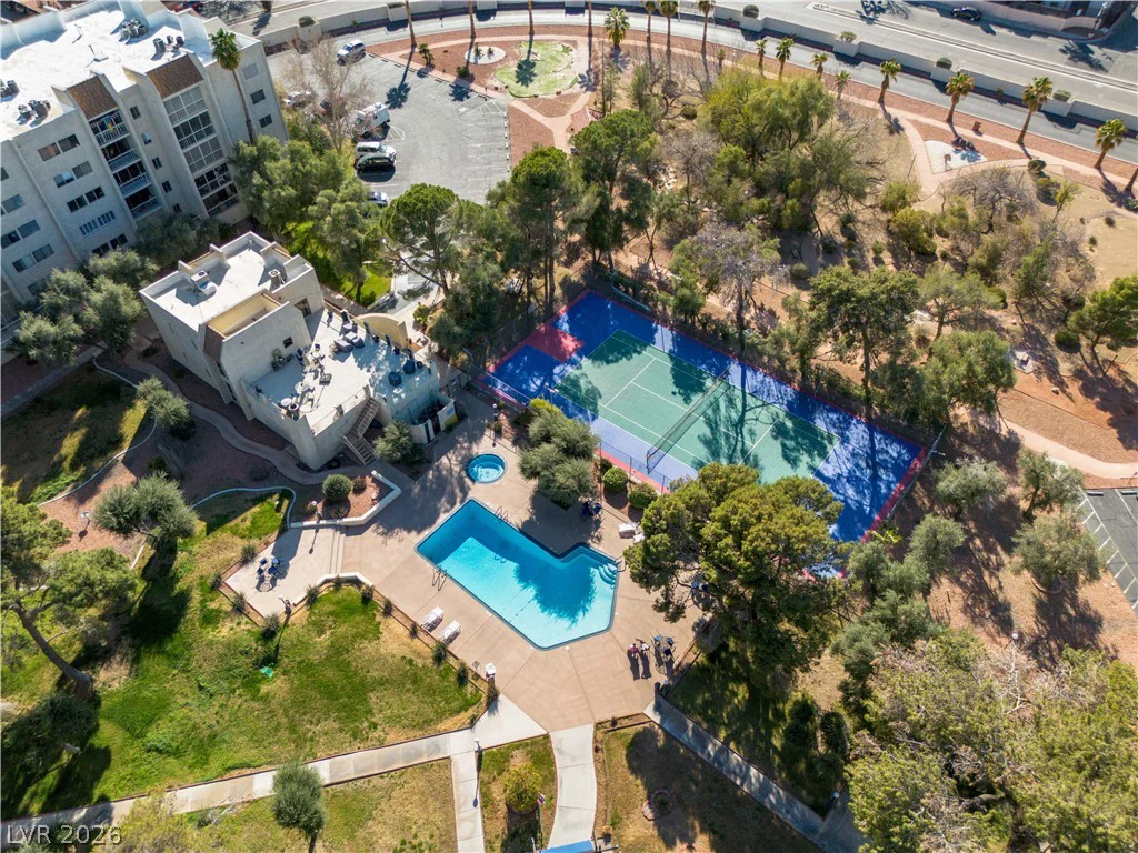 725 Royal Crest, Las Vegas, NV 89169