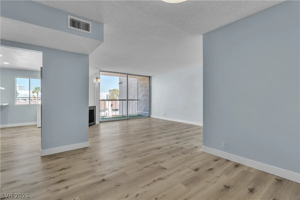 725 Royal Crest, Las Vegas, NV 89169