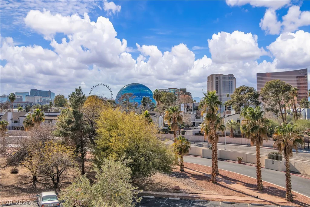 725 Royal Crest, Las Vegas, NV 89169