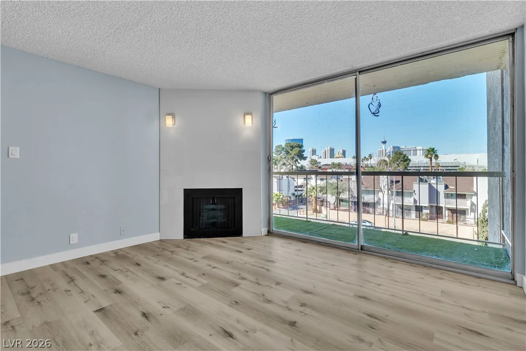 725 Royal Crest, Las Vegas, NV 89169
