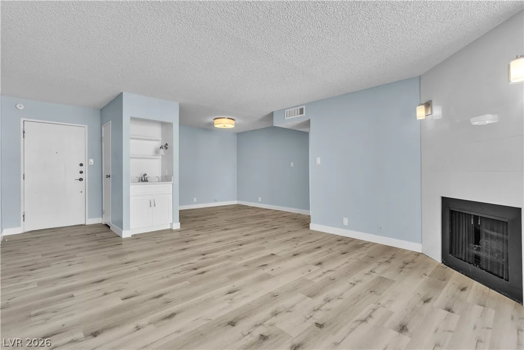 725 Royal Crest, Las Vegas, NV 89169