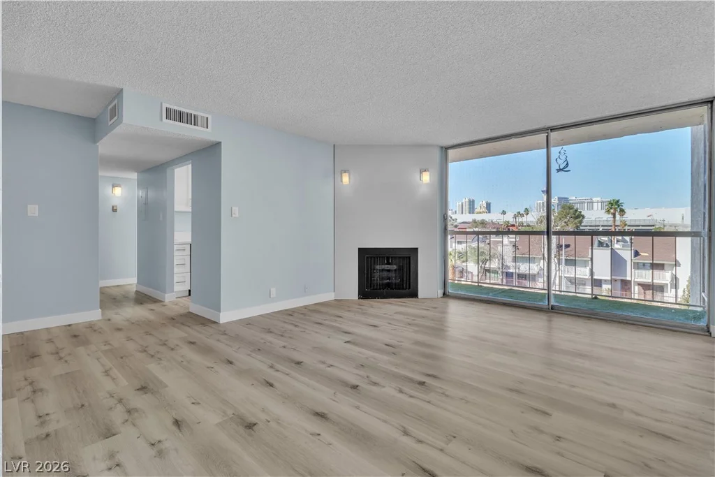725 Royal Crest, Las Vegas, NV 89169