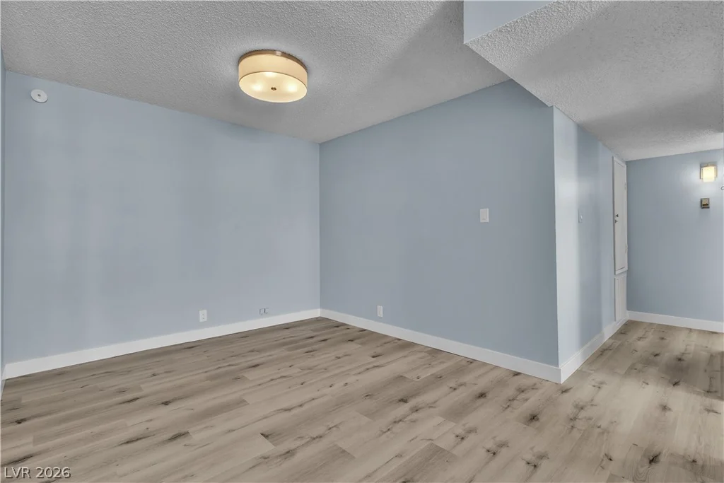 725 Royal Crest, Las Vegas, NV 89169