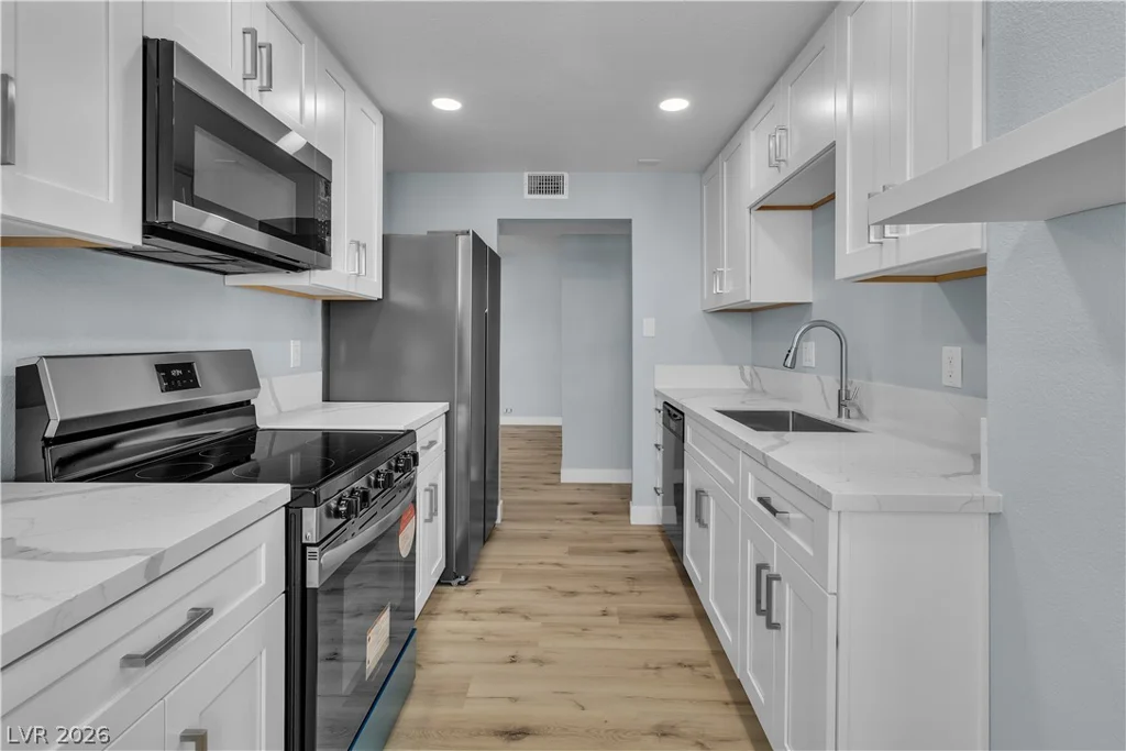 725 Royal Crest, Las Vegas, NV 89169