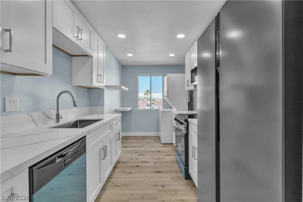 725 Royal Crest, Las Vegas, NV 89169