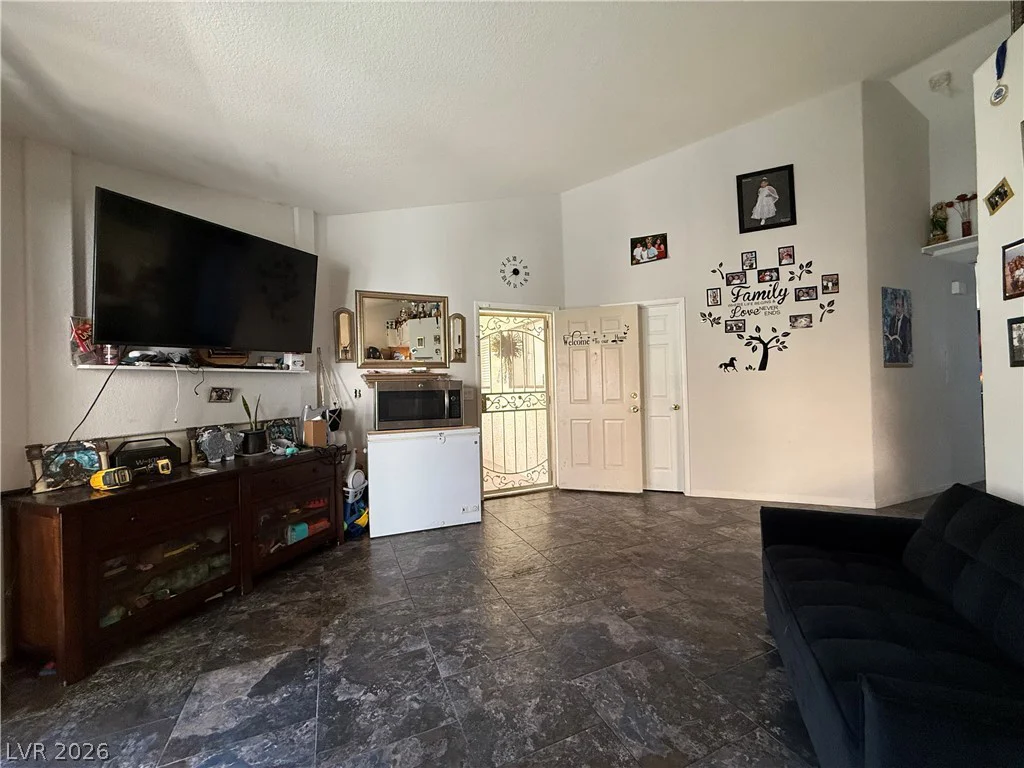 960 Sloan, Las Vegas, NV 89110