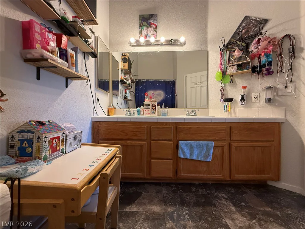 960 Sloan, Las Vegas, NV 89110