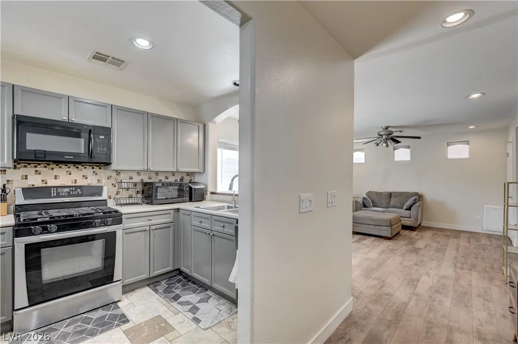 8953 Careful Canvas, Las Vegas, NV 89149