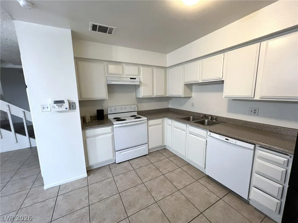 528 Delfern, Las Vegas, NV 89169