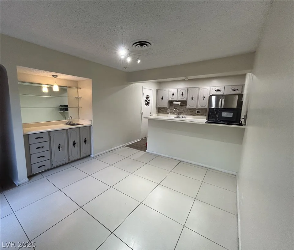6417 Ironbark, Las Vegas, NV 89107