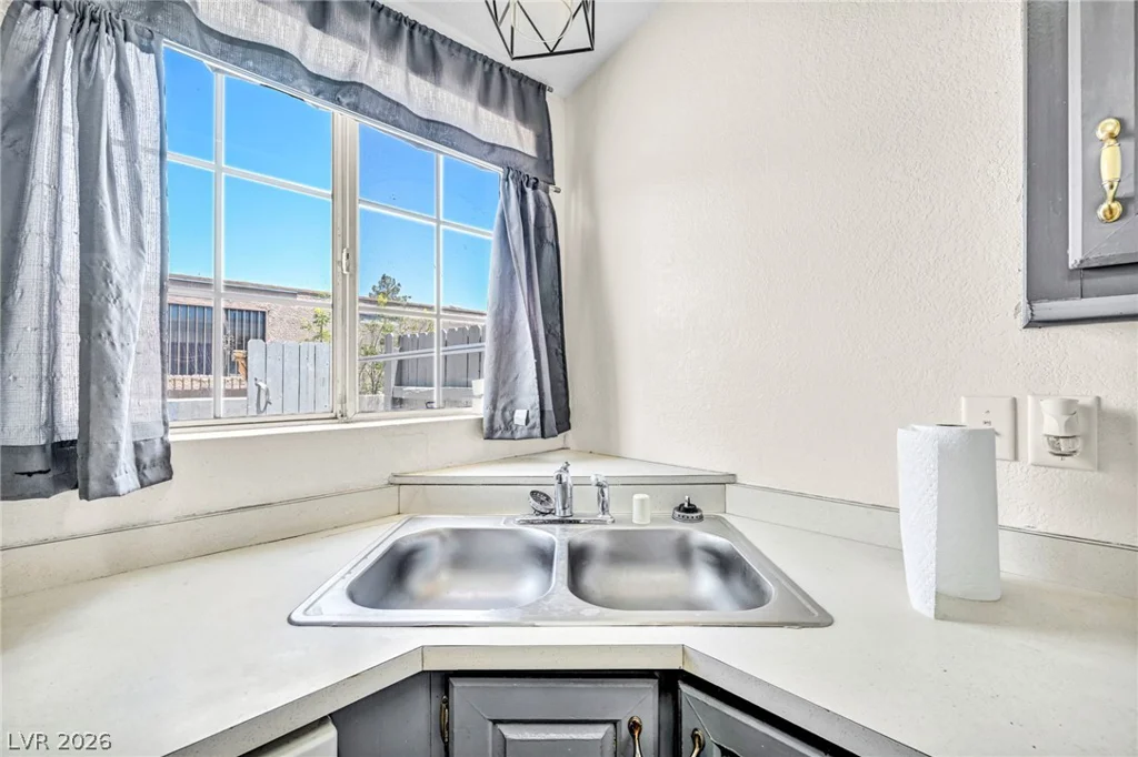 6062 Carlsbad, Las Vegas, NV 89156