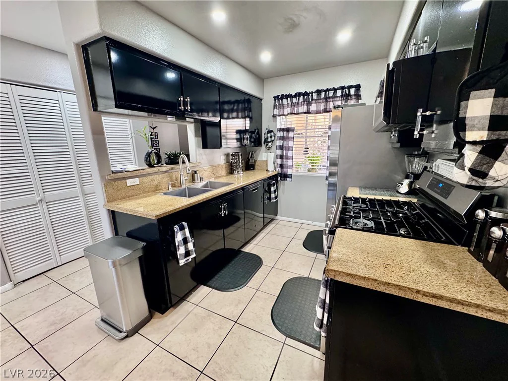 1600 Torrey Pines, Las Vegas, NV 89108