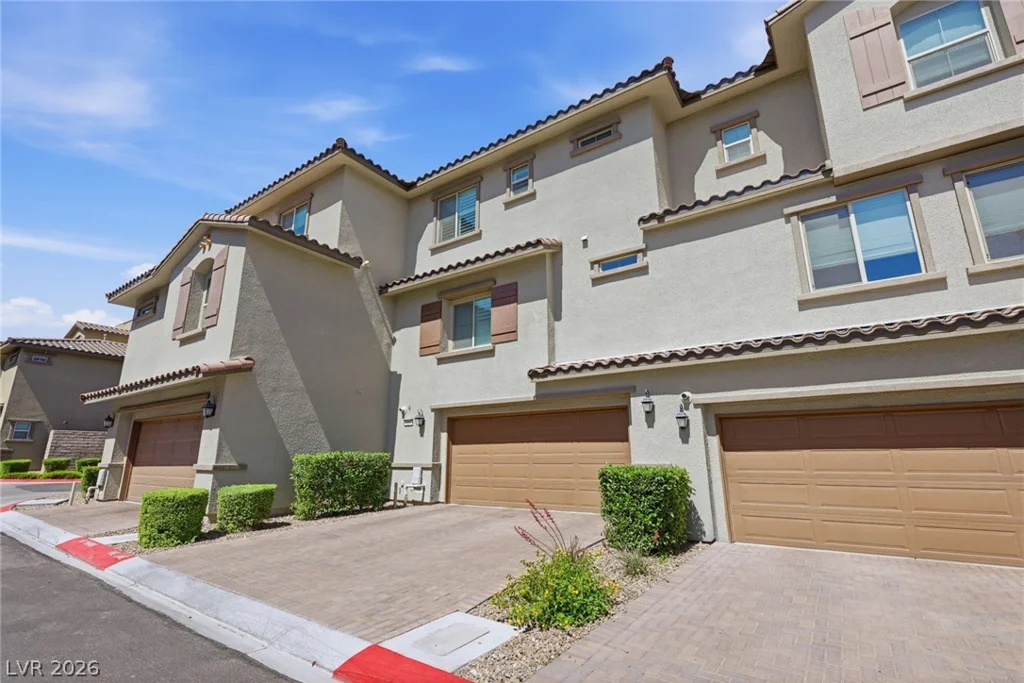 161 Petaluma Valley, Las Vegas, NV 89138