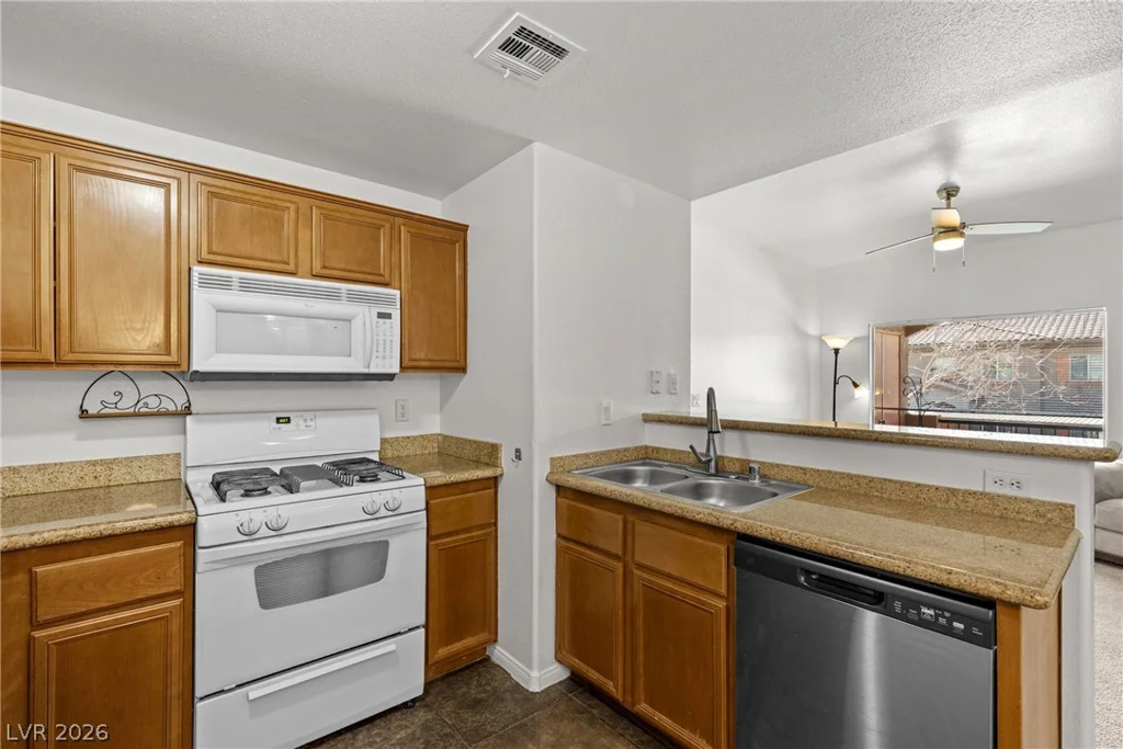 7701 Robindale, Las Vegas, NV 89113