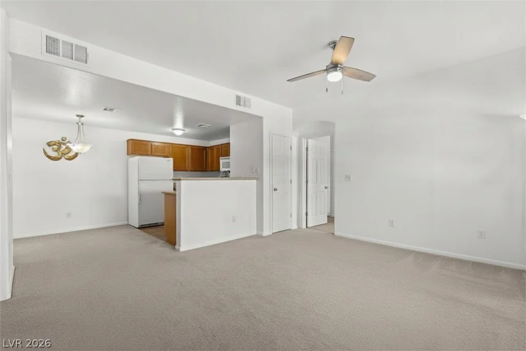 7701 Robindale, Las Vegas, NV 89113