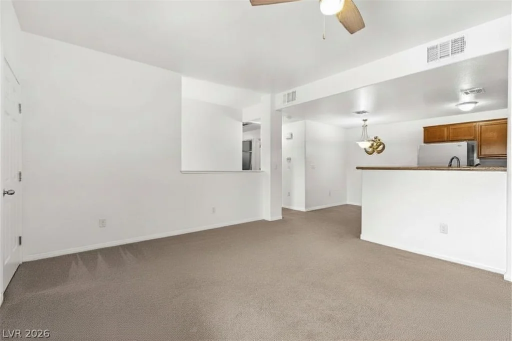 7701 Robindale, Las Vegas, NV 89113