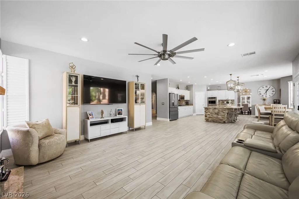 453 Mountain Villa, Las Vegas, NV 89110