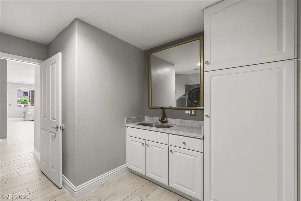 453 Mountain Villa, Las Vegas, NV 89110