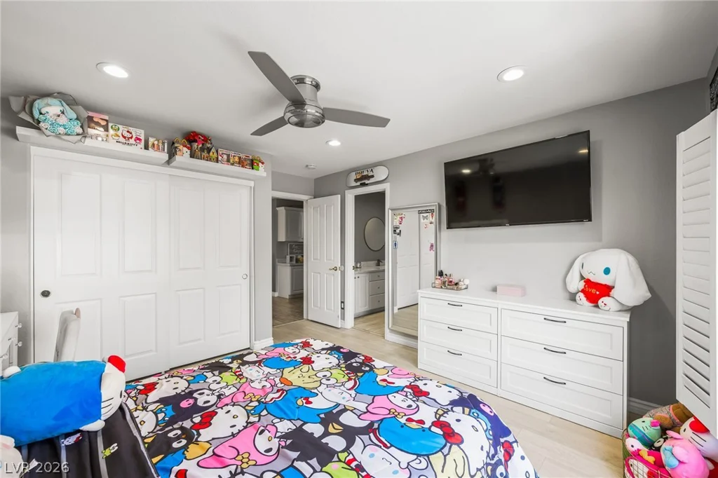 453 Mountain Villa, Las Vegas, NV 89110