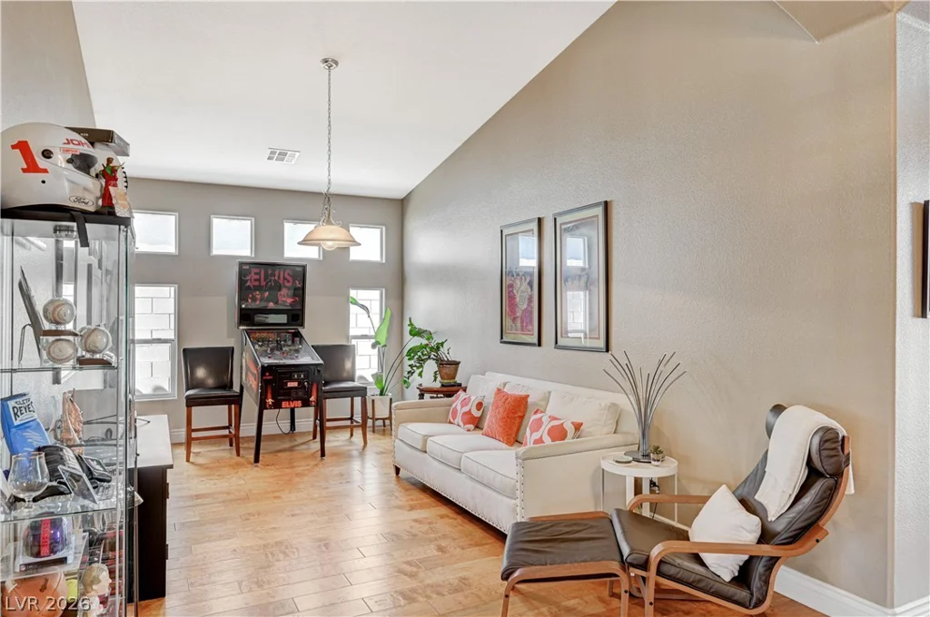 5669 Victoria Regina, Las Vegas, NV 89139