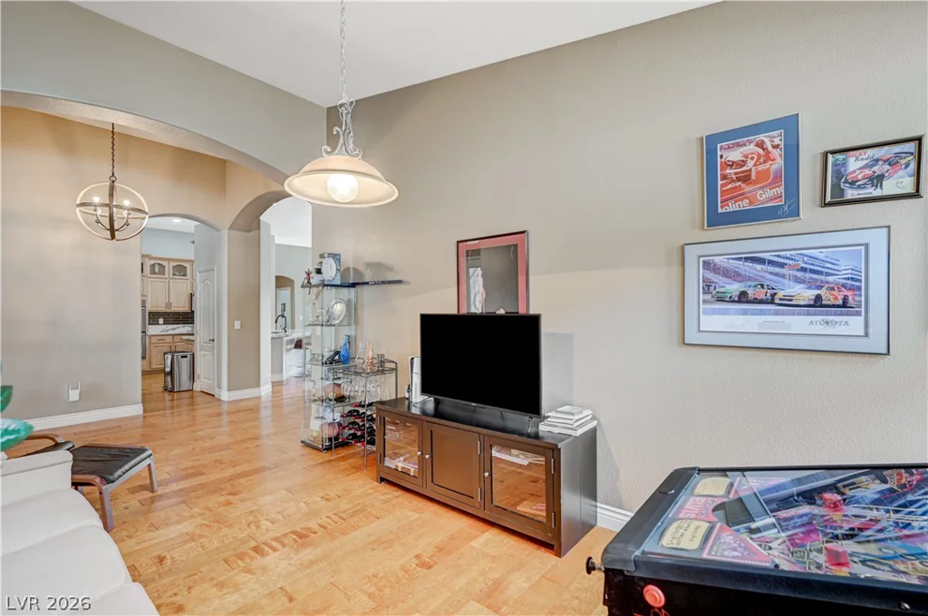 5669 Victoria Regina, Las Vegas, NV 89139