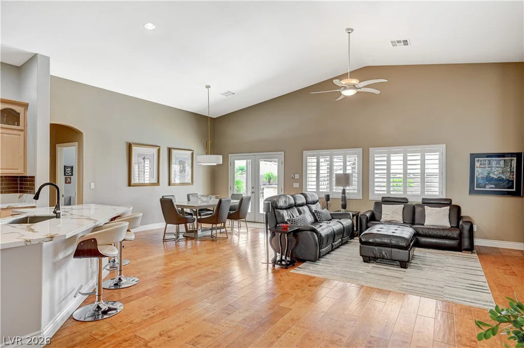 5669 Victoria Regina, Las Vegas, NV 89139