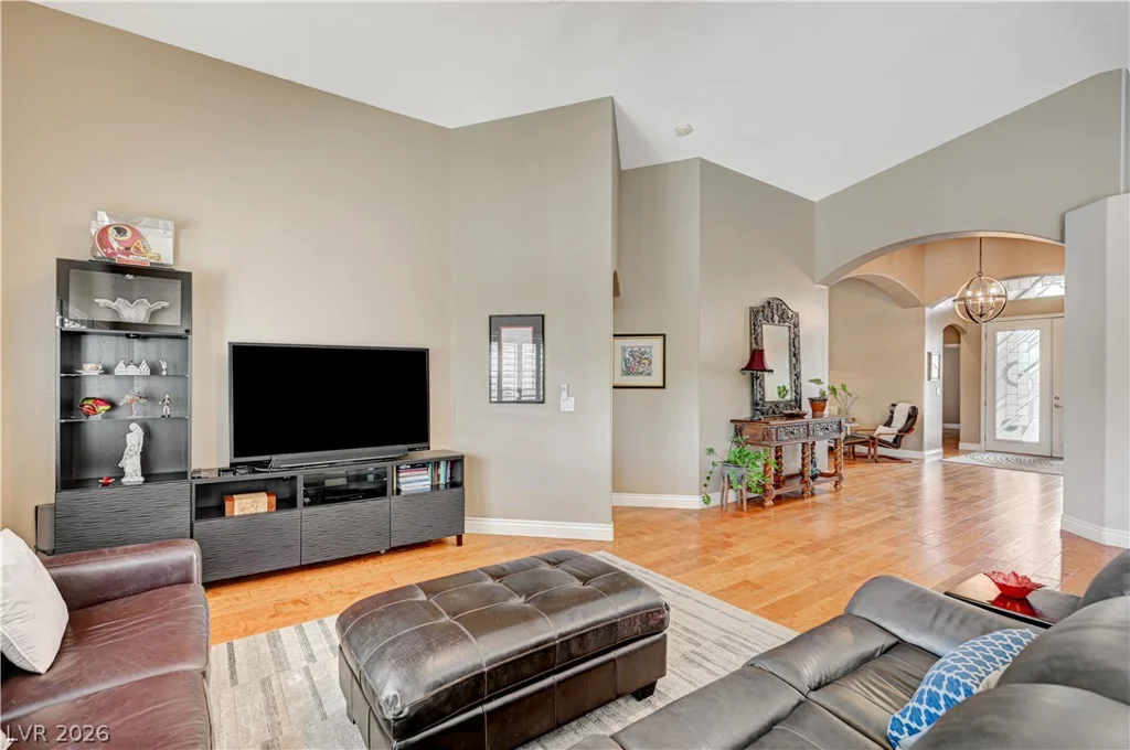 5669 Victoria Regina, Las Vegas, NV 89139