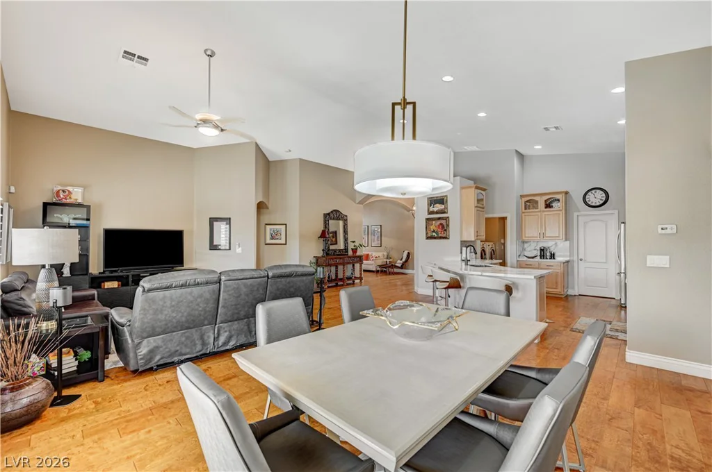 5669 Victoria Regina, Las Vegas, NV 89139