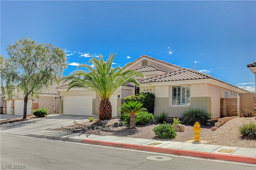 5669 Victoria Regina, Las Vegas, NV 89139
