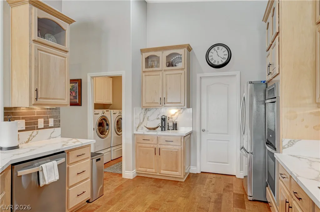 5669 Victoria Regina, Las Vegas, NV 89139