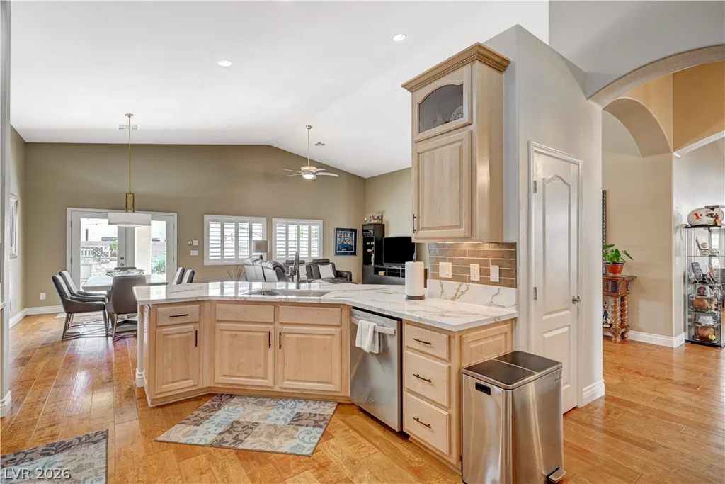 5669 Victoria Regina, Las Vegas, NV 89139