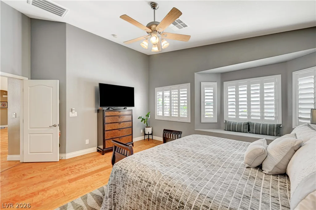 5669 Victoria Regina, Las Vegas, NV 89139