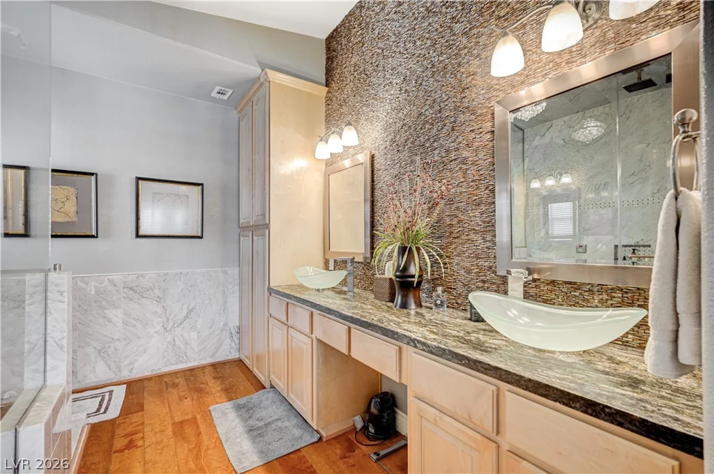 5669 Victoria Regina, Las Vegas, NV 89139
